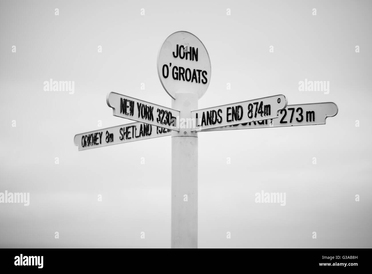 Señal de carretera inusual puesto en John o grañones Escocia Foto de stock