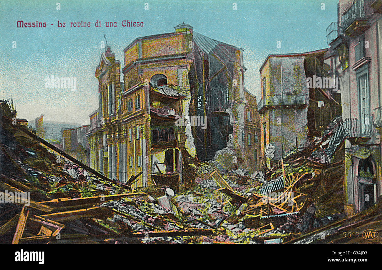 Después del terremoto e incendio en Messina, Sicilia, Italia. El