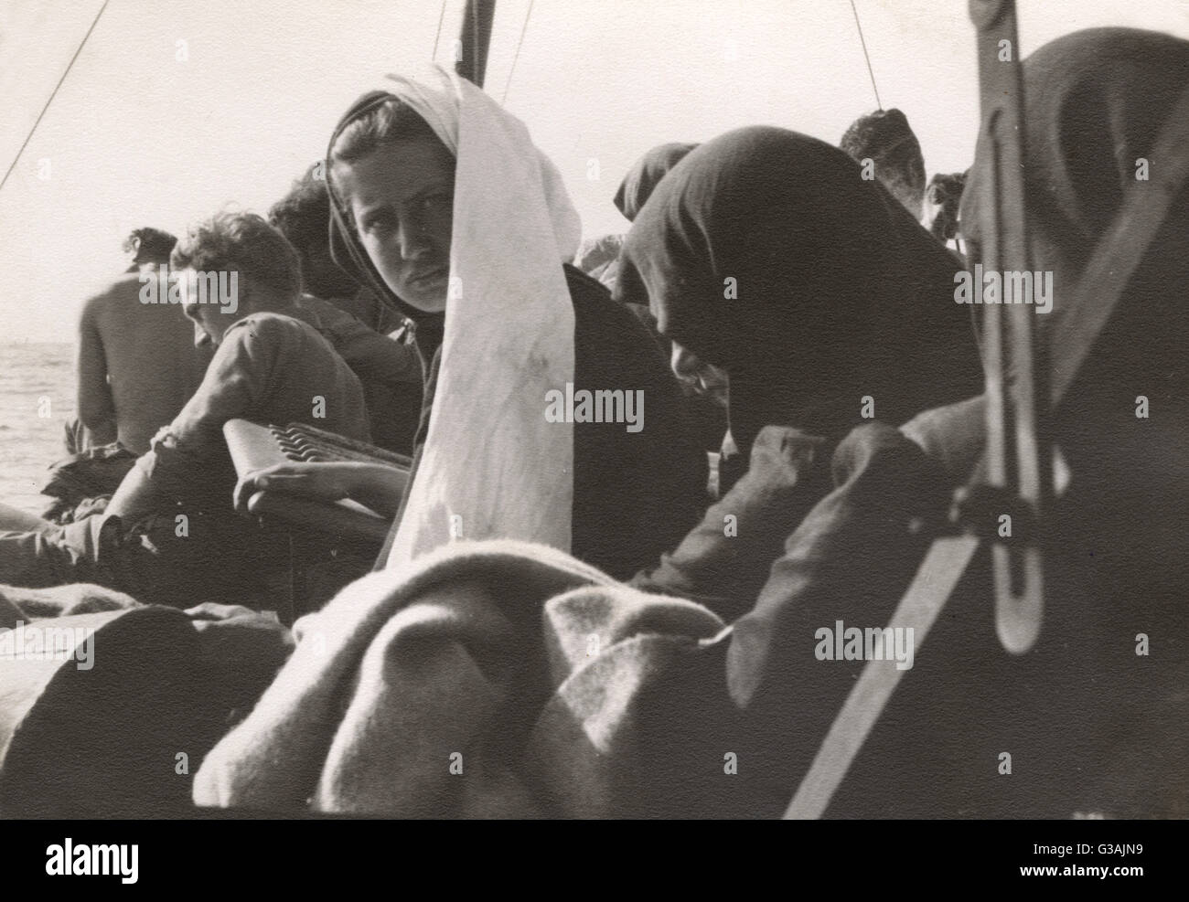 "Los pasajeros y acompañantes". Fotografía tomada por el coronel David Sutherland de SBS y SAS, fue parte de un especial de 12 hombres de la unidad de servicio de barco que hizo una atrevida incursión en los territorios de la isla griega de Rodas. Sutherland entonces tomaron parte en la operación albúmina en Cre Foto de stock