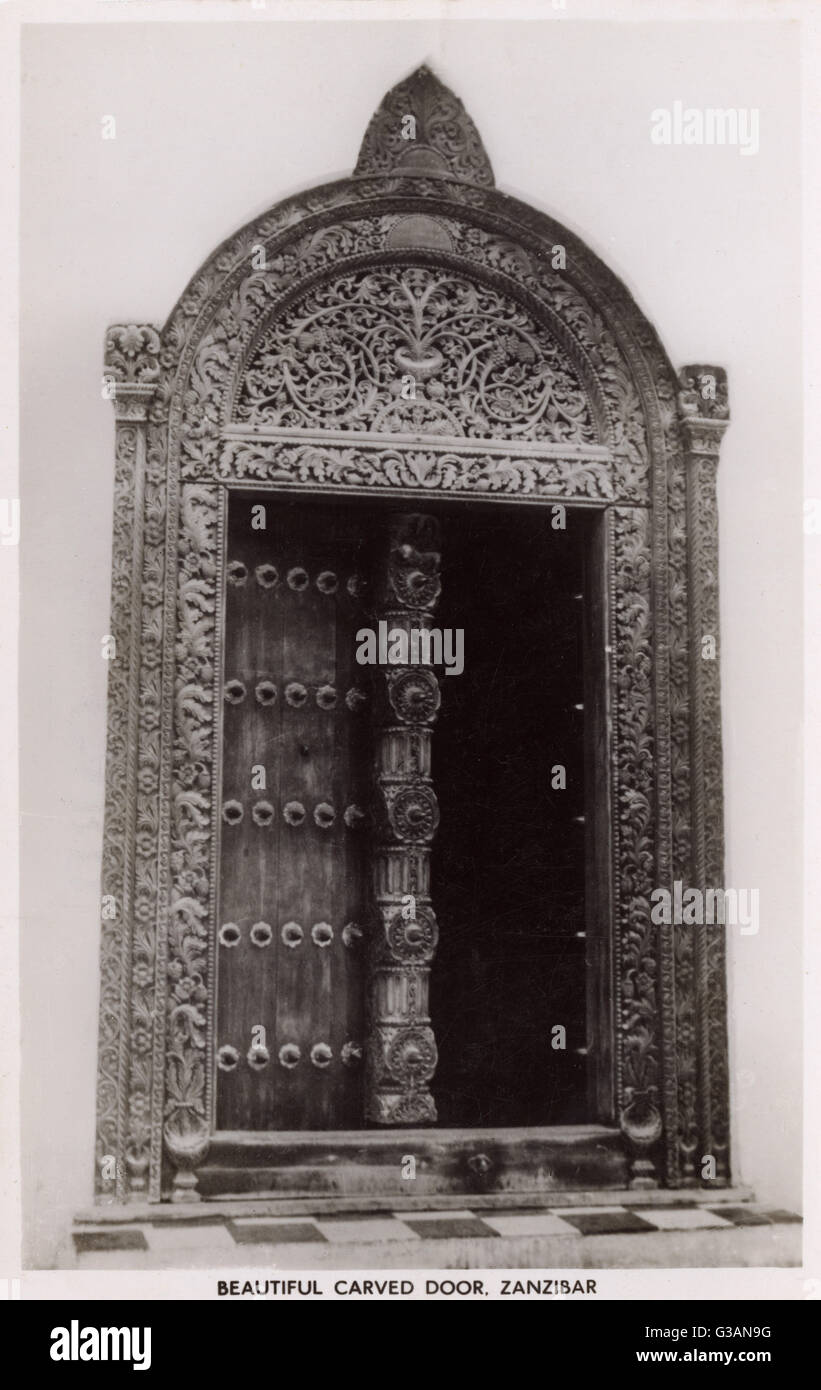 Hermosa puerta tallada - Zanzíbar Foto de stock