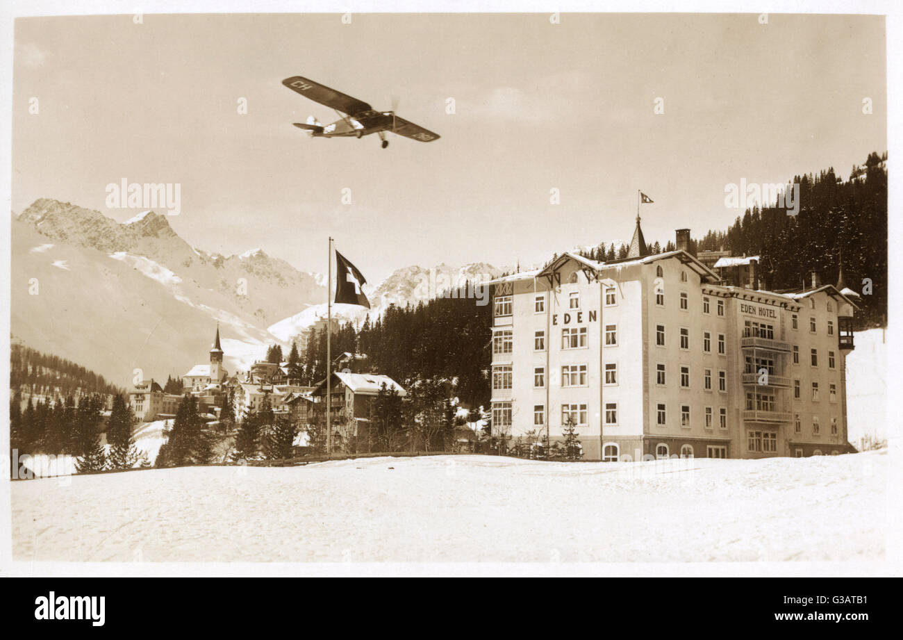 Monoplano sobre Eden Hotel, Arosa, Grisons, Suiza Foto de stock