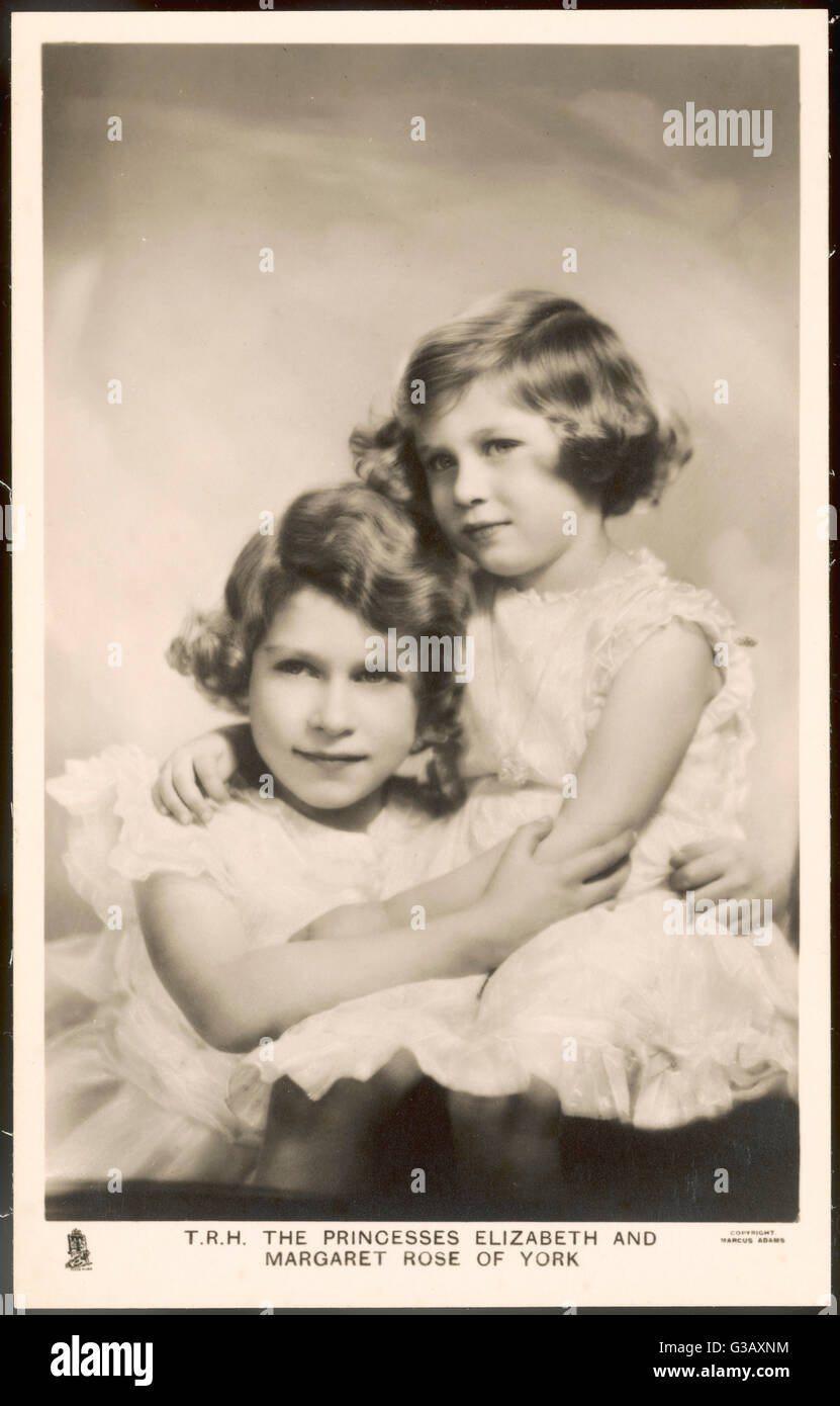 La reina Isabel II como niña con la princesa Margarita Foto de stock