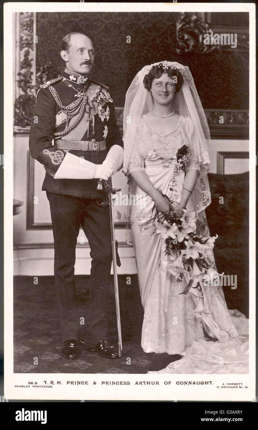PRINCE ARTHUR de Connaught, hijo del Duque de Connaught, con Alexandra (1891-1959), hija del duque de Fife: una fotografía de boda Fecha: 1883 - 1938 Foto de stock