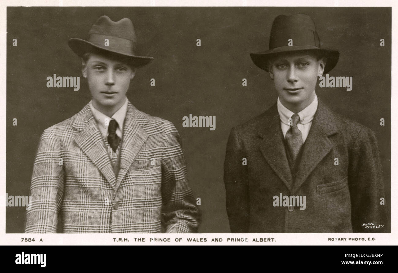 Edward, Príncipe de Gales (más tarde Rey Eduardo VIII) (1894-1972), junto con su hermano el príncipe Albert (más tarde el Rey George VI) (1895-1952) - La realeza británica. Fecha: circa 1909 Foto de stock