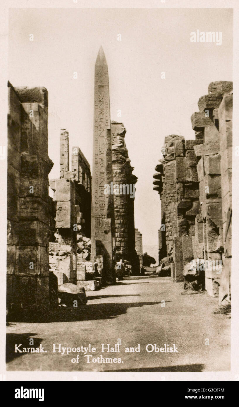 Complejo del Templo de Karnak, Egipto - Salón Hipoestilo y Obelisco Foto de stock