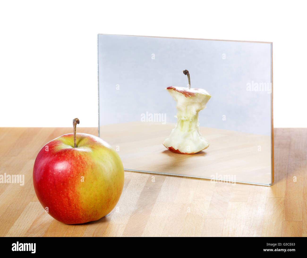 Apple en el espejo de la imagen,visión abstracta Foto de stock