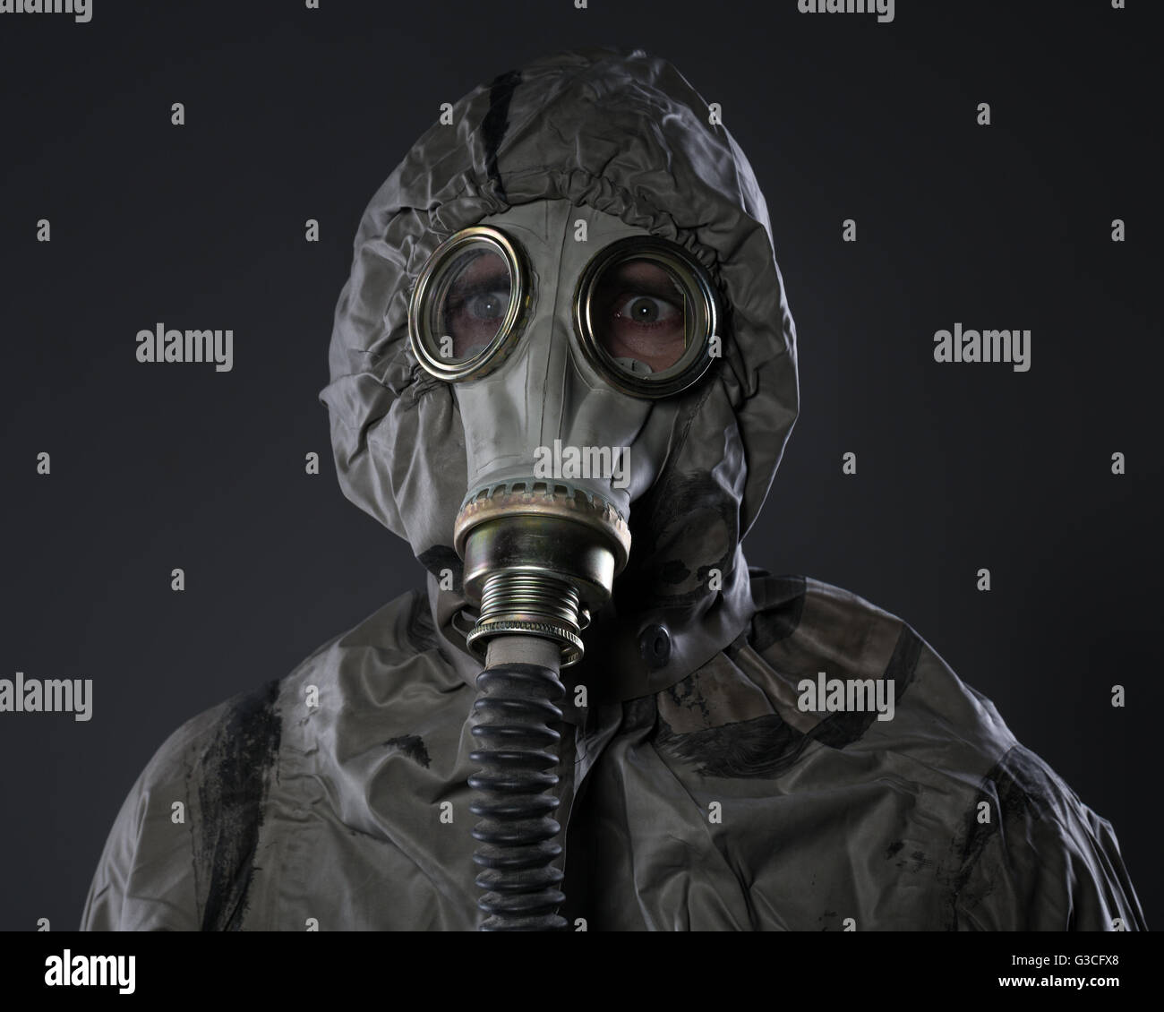 Gas mask man fotografías e imágenes de alta resolución - Alamy