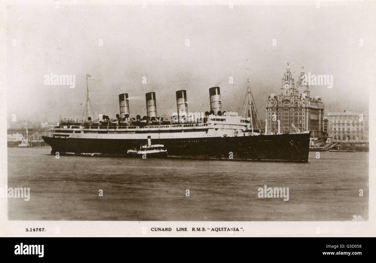El RMS Aquitania (Cunard Line) en el puerto de Liverpool. Fecha: 1930 Foto de stock