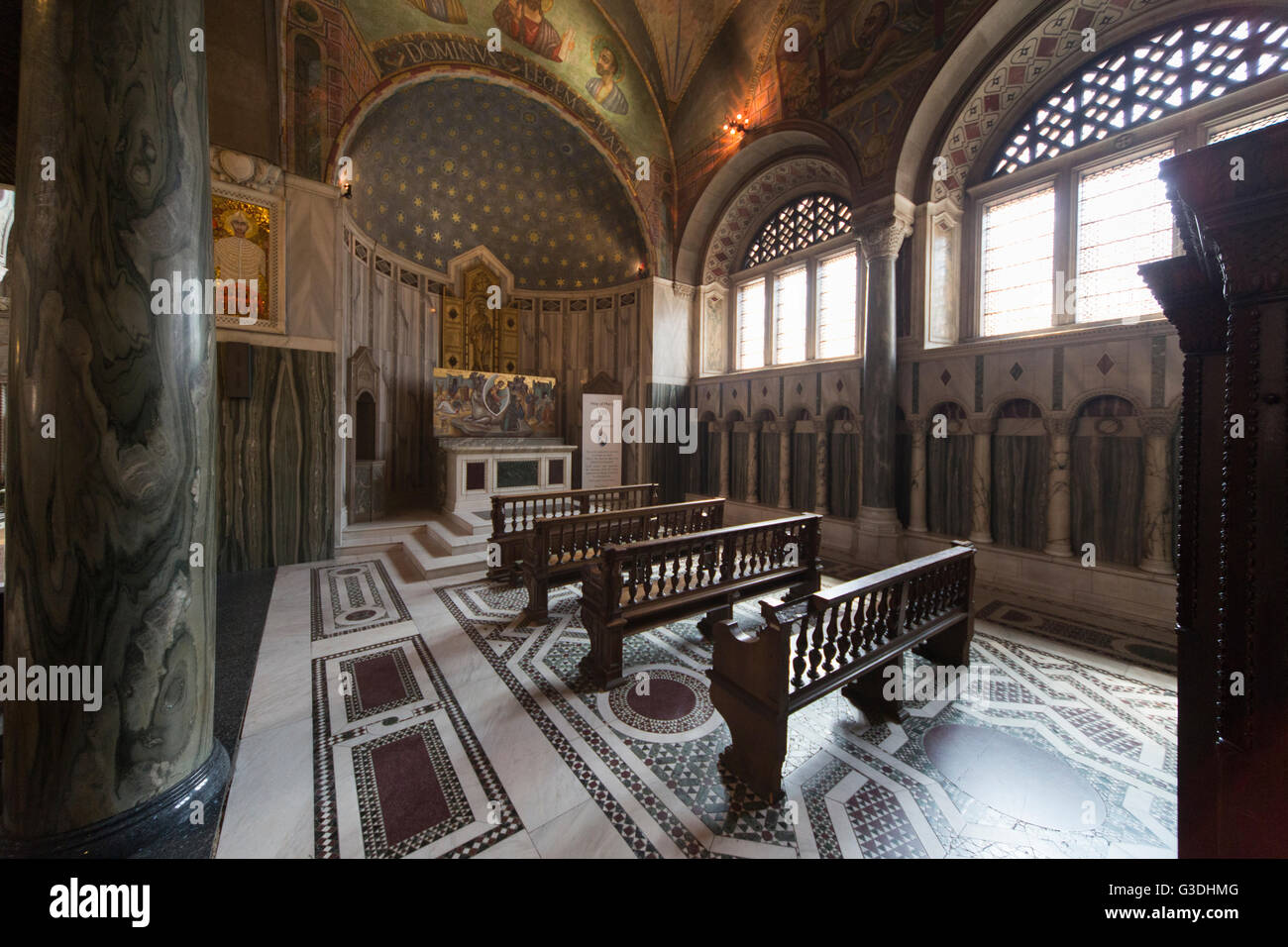 Interior de la catedral de Westminster, mostrando la capilla de San Pablo en esta Iglesia Católica Romana, Londres Foto de stock