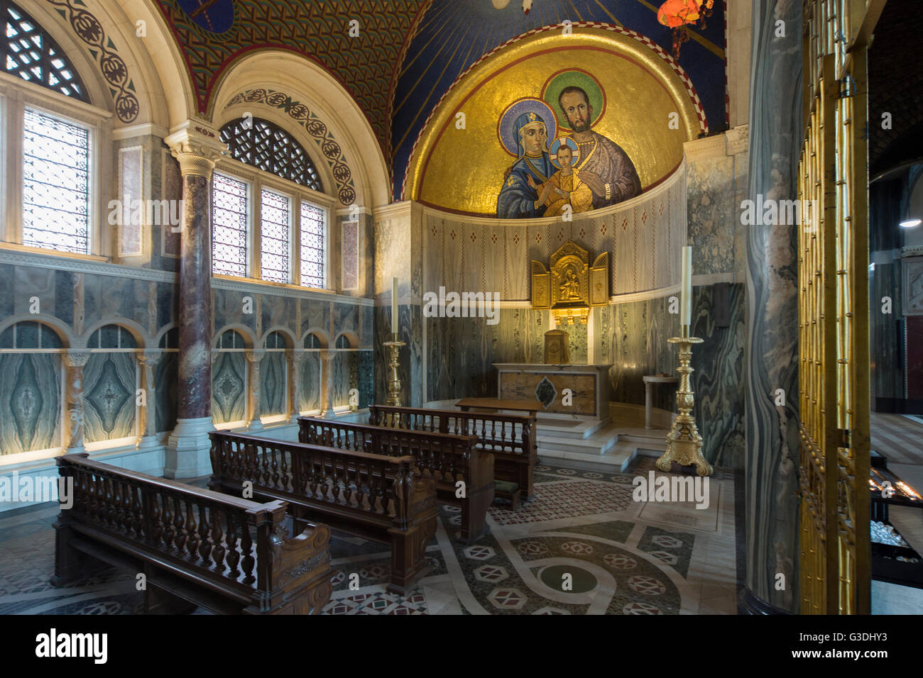 Interior de la catedral de Westminster, mostrando la capilla de San José. Londres. La Iglesia católica romana. Foto de stock