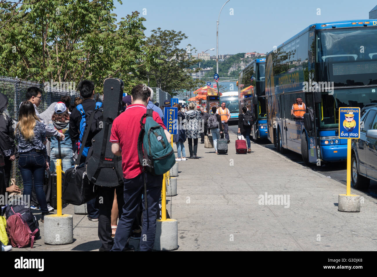 Primeros autobuses fotografías e imágenes de alta resolución - Página 3 -  Alamy