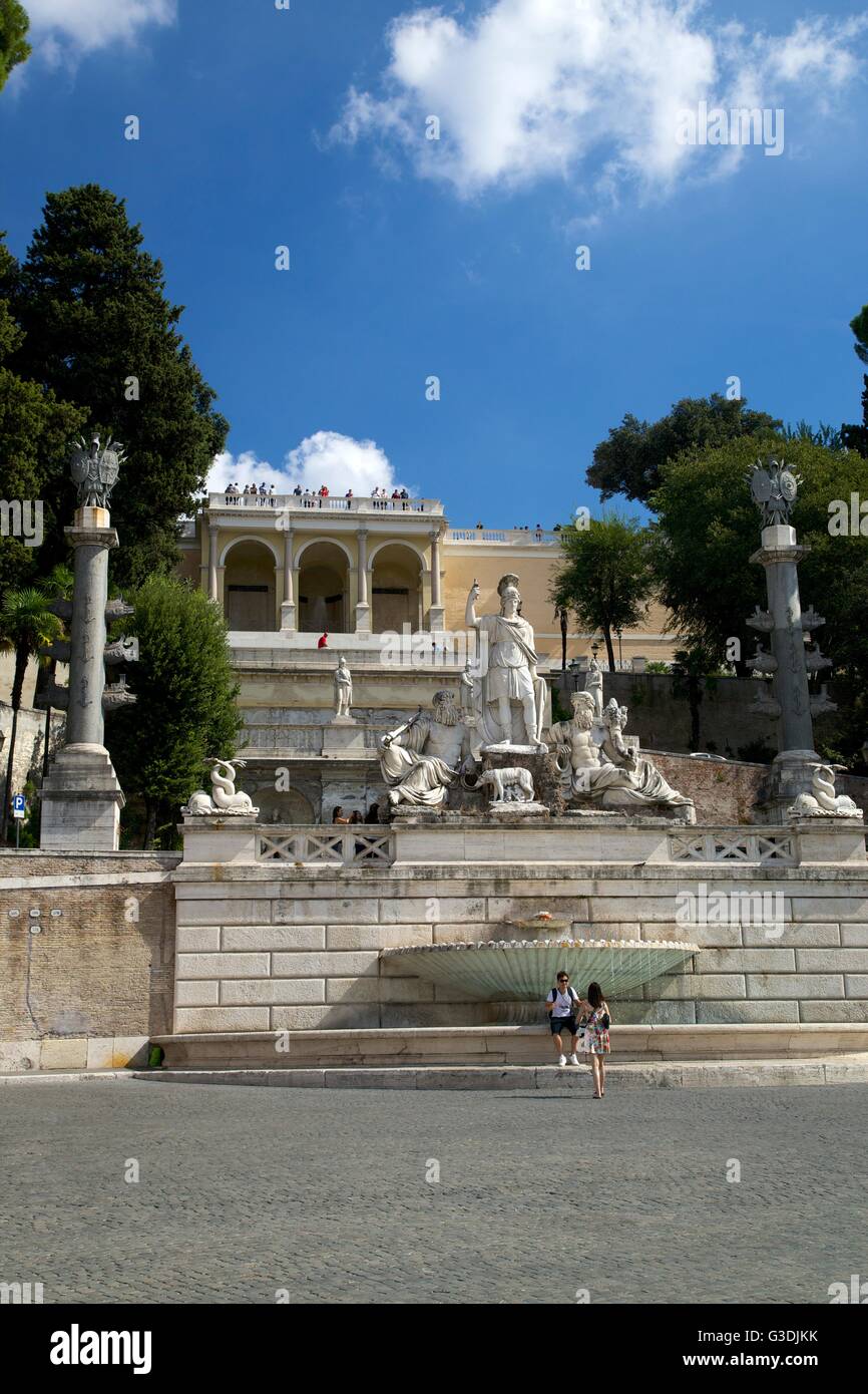 Pincio Terraza con estatuas de la diosa Roma entre el Tíber y el Aniene, Piazza del Popolo, Roma, Lazio, Italia, Europa Foto de stock
