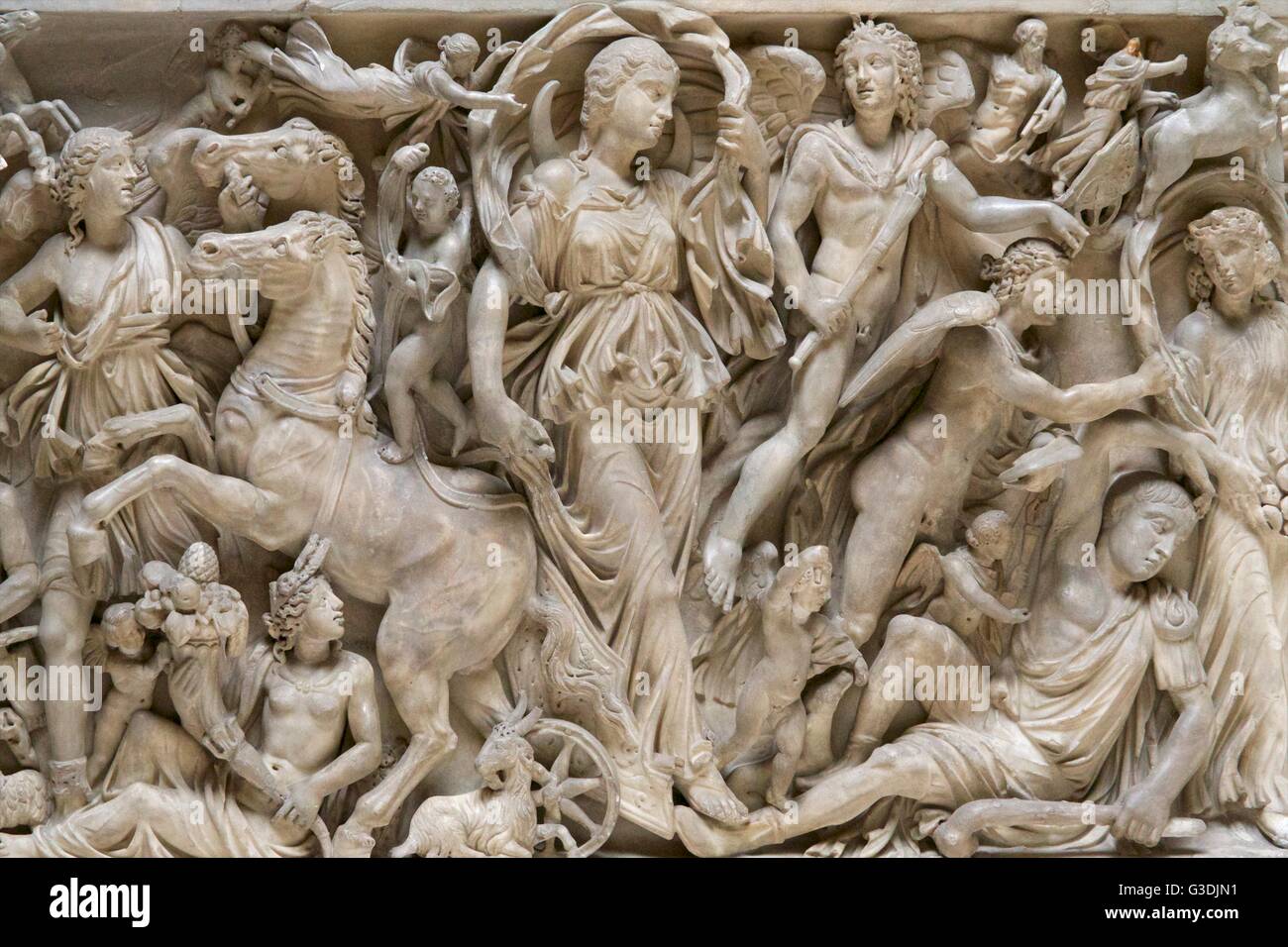Panel frontal del sarcófago de mármol romano con el mito de Selene y a Endymion, 3ro siglo, A.D., Galería Doria Pamphili, Roma, Ital Foto de stock