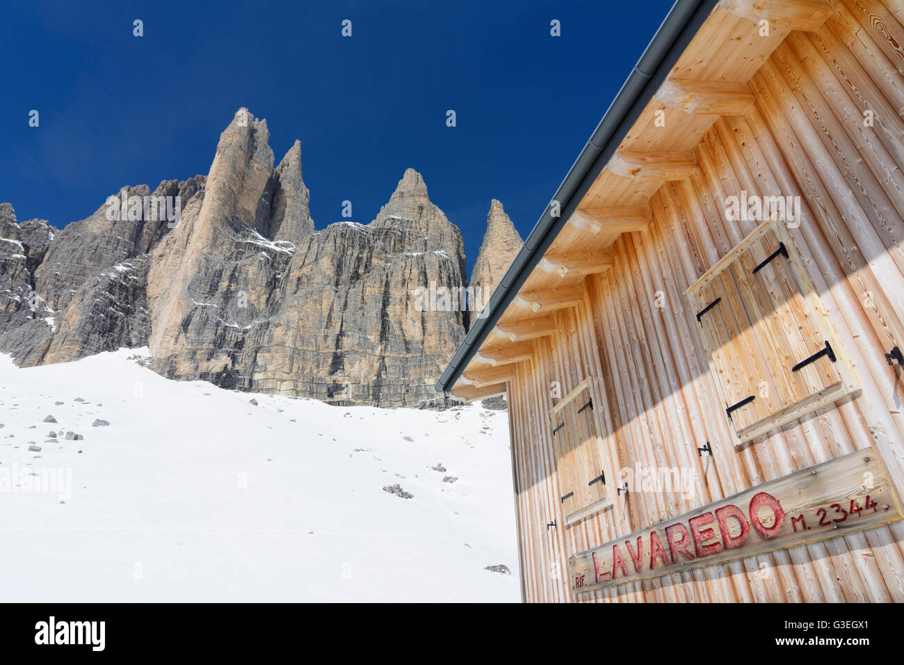 Lavaredo Hut, Drei Zinnen, Tre Cime, Italia, Belluno, Naturpark Drei Zinnen, Tre cime di Lavaredo, dolomitas, Sextner Dolomiten ( Foto de stock