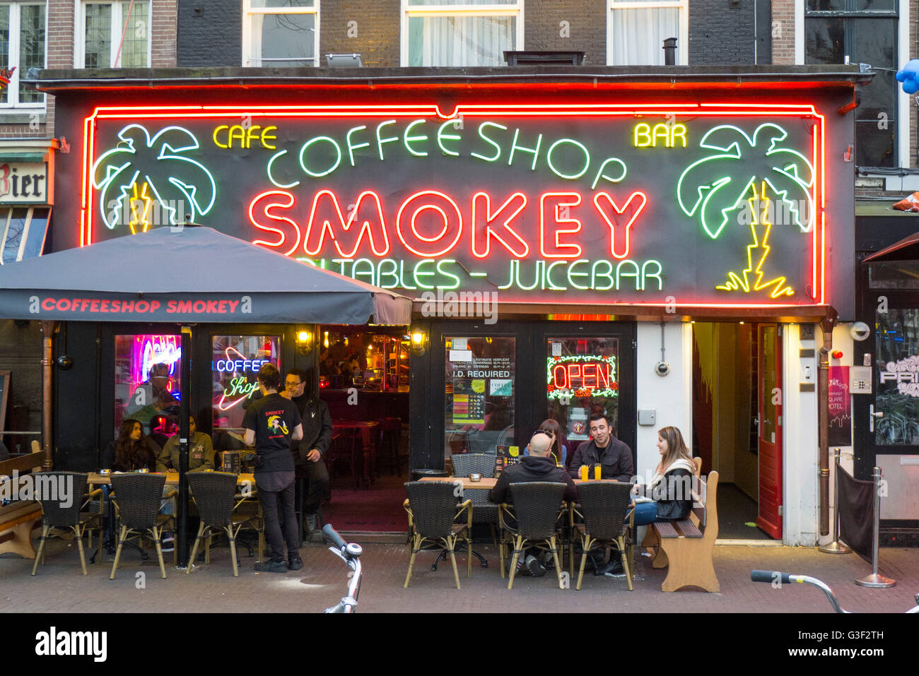 Rembrandtplein, coffee shop, Amsterdam, Holanda, Países Bajos Foto de stock