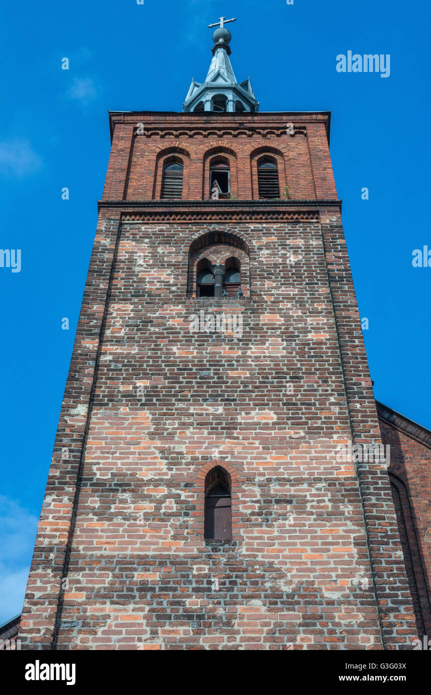 Pueblo gótico iglesia en Wierzbna Baja Silesia Polonia Foto de stock