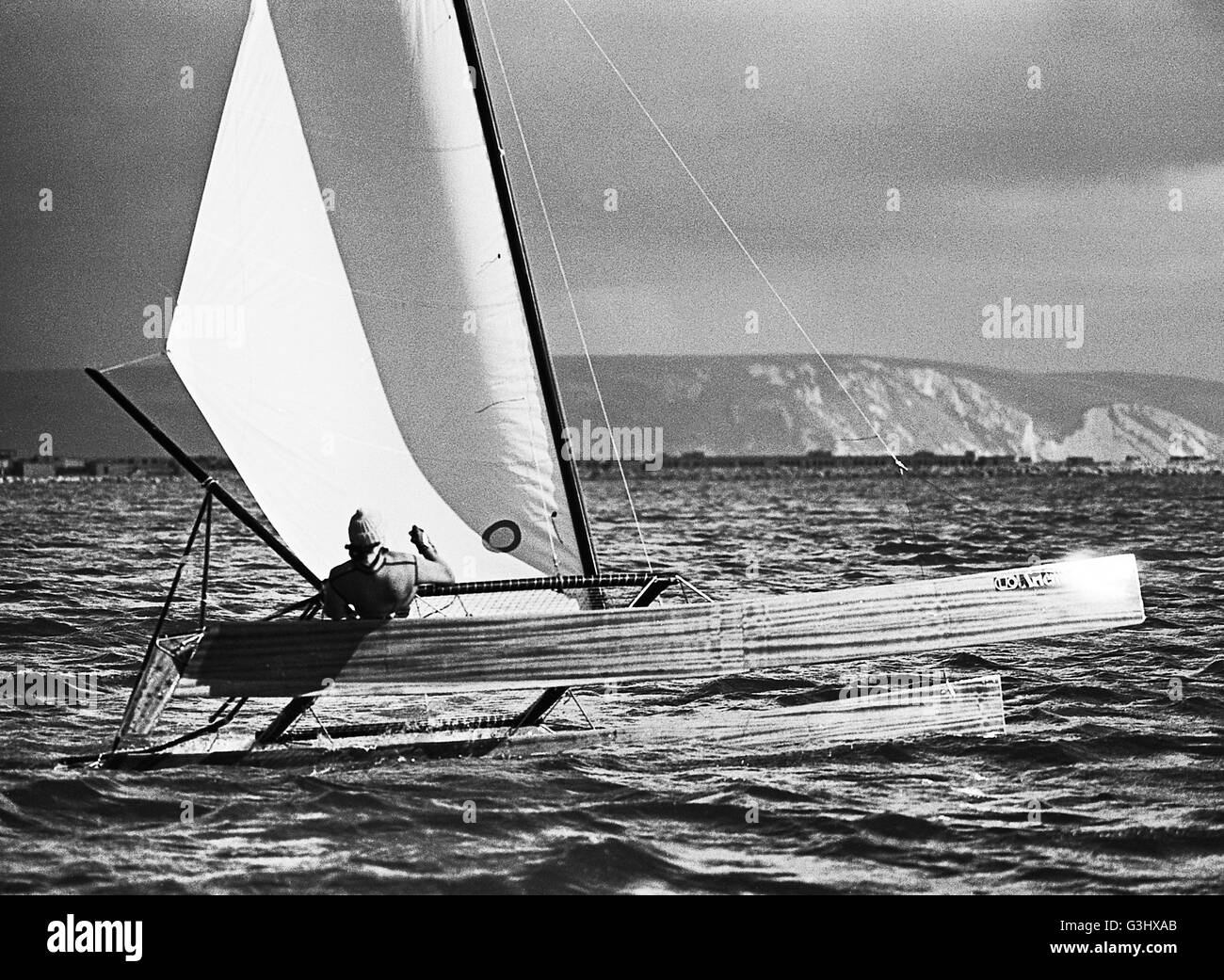 AJAXNETPHOTO. 29ª OCT,1976. PORTLAND, Inglaterra. - Velocidad de Weymouth semana - Catamarán ARTEMEDE EN VELOCIDAD EN PORTLAND Harbour. Foto:Jonathan EASTLAND/AJAX REF:7629101 17192 Foto de stock