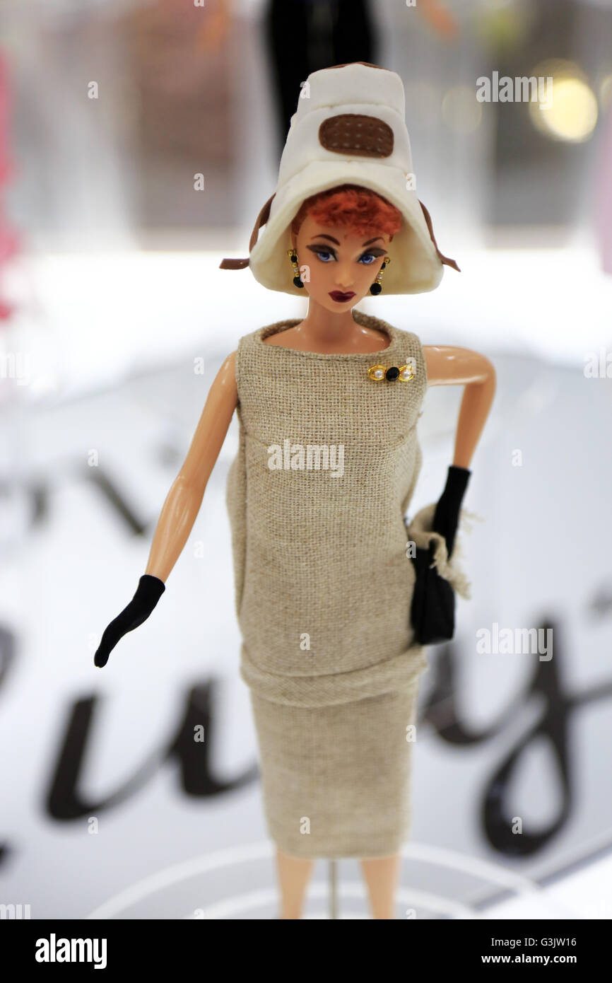I Love Lucy'muñecas Barbie en pantalla Expo Barbie Barbie más grande del  mundo museo en Les cours Mont-Royal,Montreal Quebec Canadá Fotografía de  stock - Alamy
