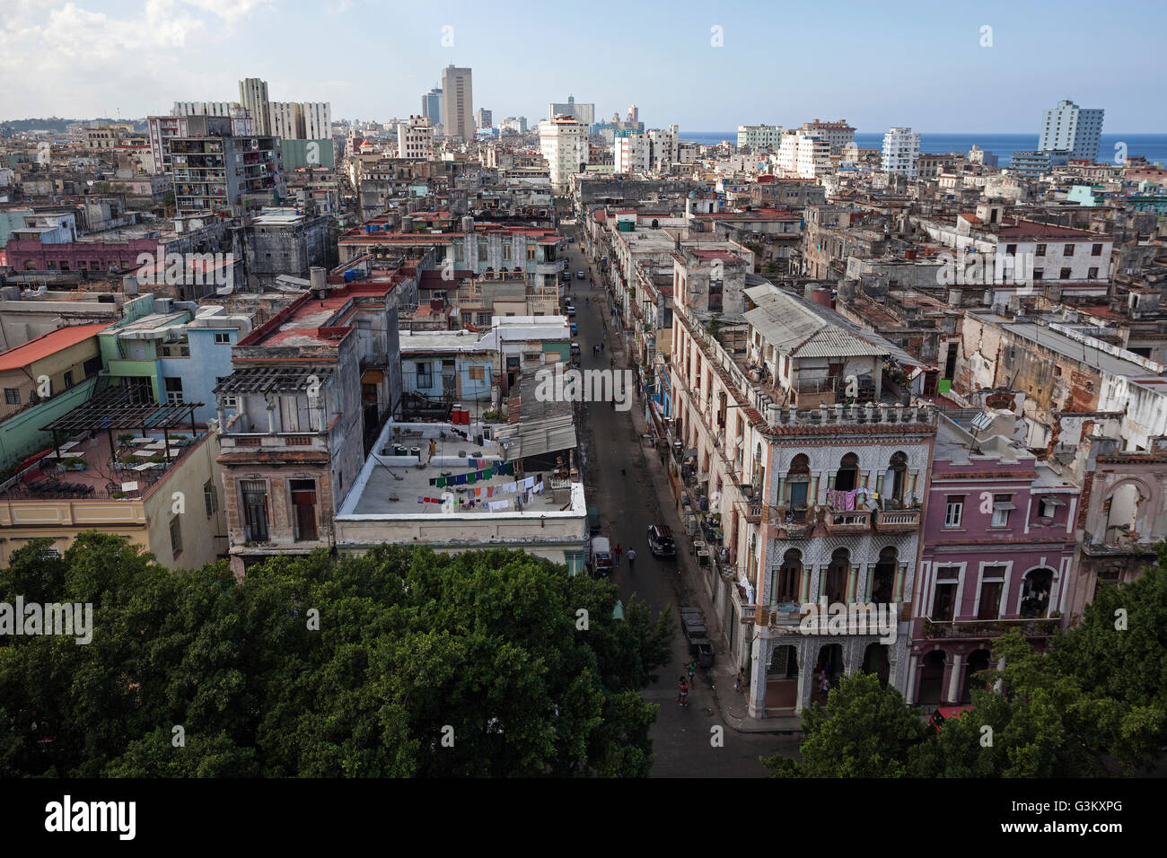 Vista de casas y techos en el centro de la ciudad, La Habana, Cuba Foto de stock