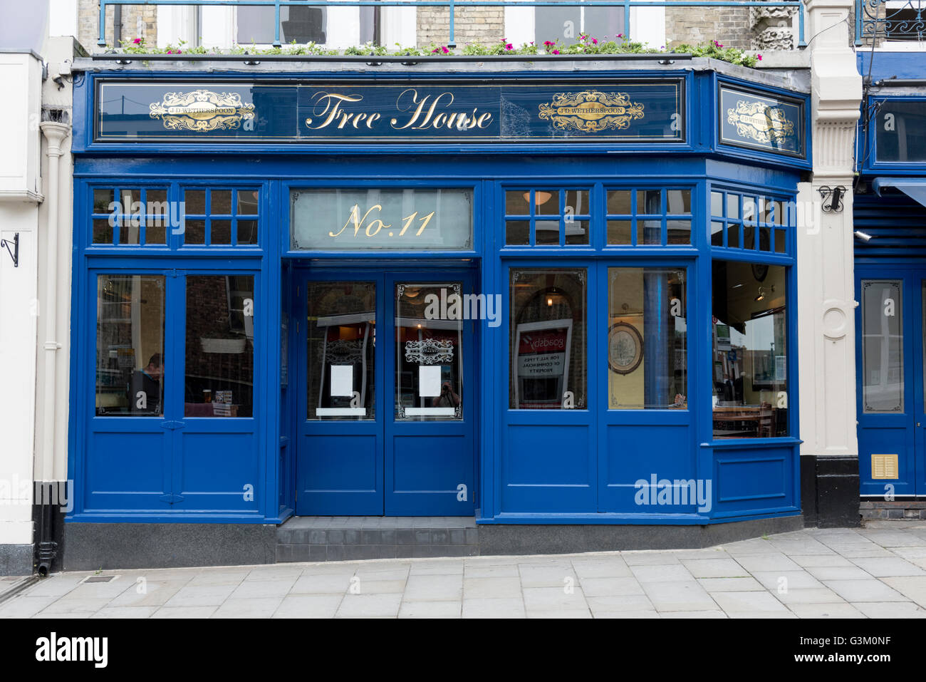 El nº 11 pub regentado por Wetherspoons en Winchester UK Foto de stock