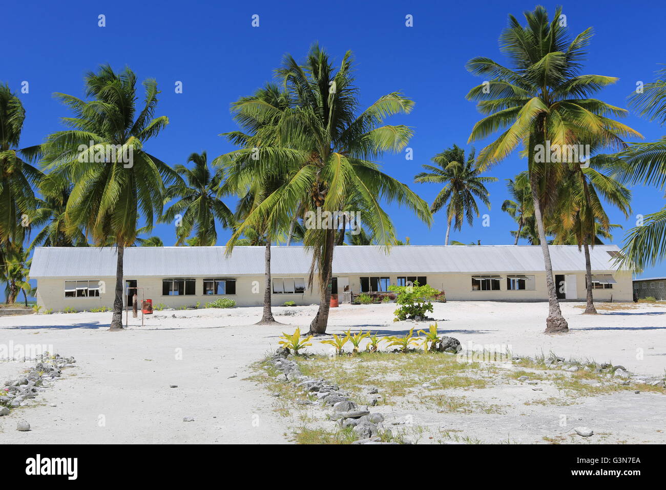 Escuela de la aldea de la isla de Christmas, Kiribati Foto de stock
