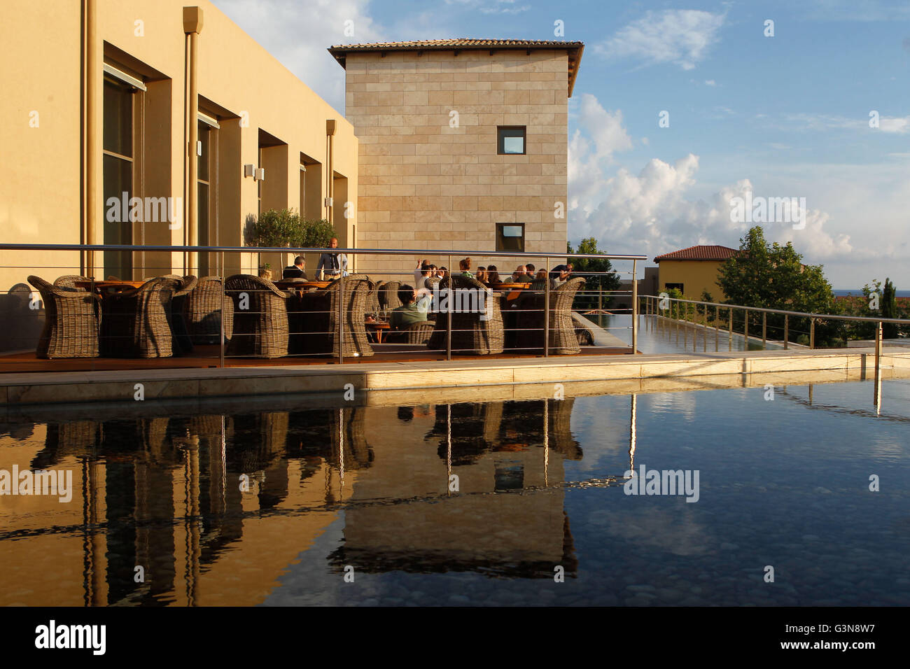 Hotel Costa Navarino está ubicada en la región griega de Mesenia, en el