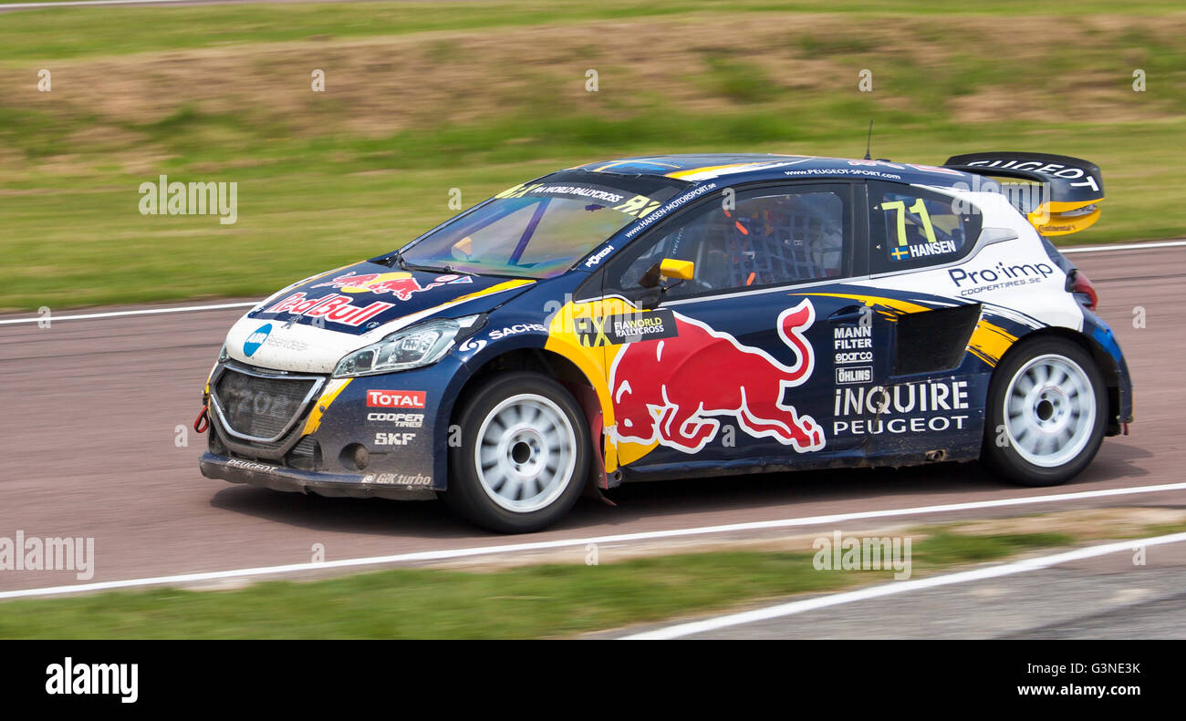 Mundo de carreras de rallycross, Peugeot 208 conducido por Timmy Hansen. Foto de stock