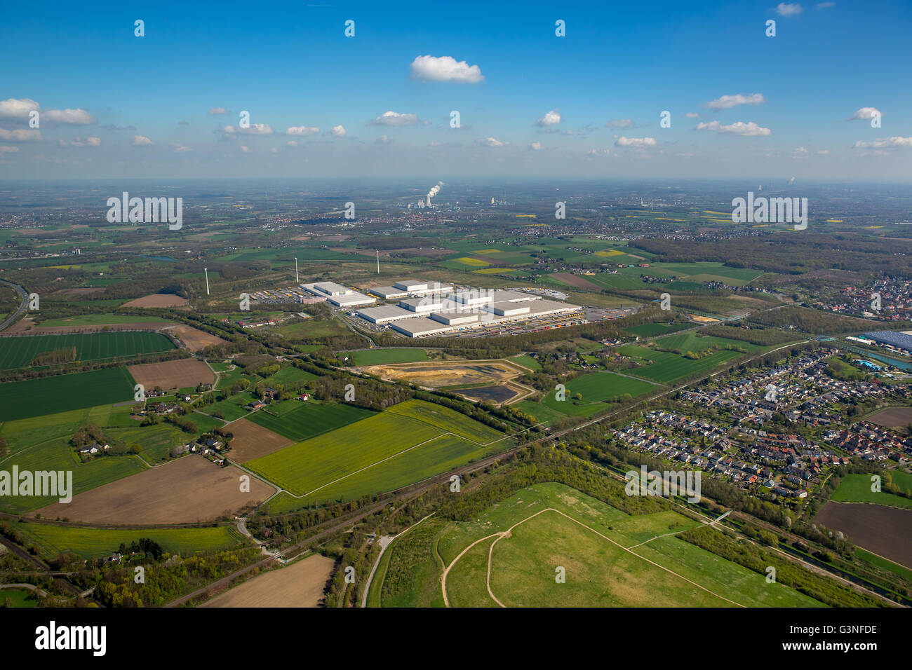 Vista aérea, cuencas de retención de agua de lluvia al sur del centro de logística de IKEA Ellinghausen Dortmund, Dortmund, Ruhr, Foto de stock