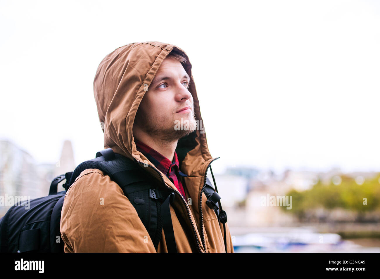 Hombre con capucha fotograf as e im genes de alta resoluci n Alamy