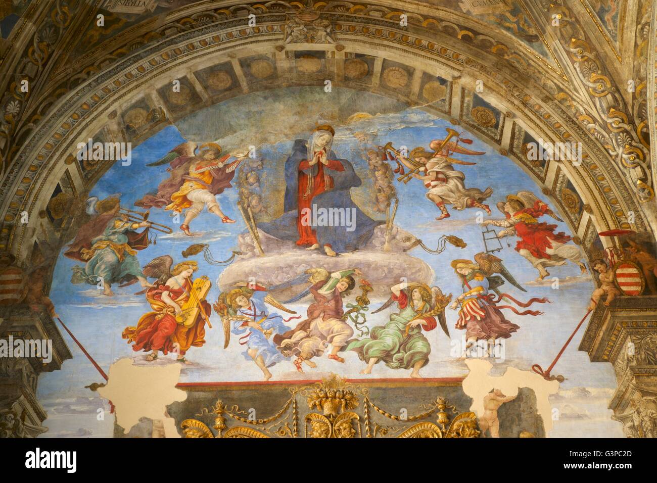 Asunción, por Filippino Lippi, Capella Carafa, Iglesia de Santa Maria sopra Minerva, Roma, Lazio, Italia Foto de stock