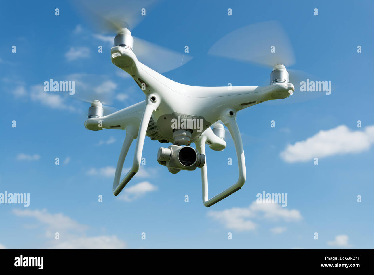 DJI 4 quadcopter drone flyingFLIGHT fantasma Foto de stock