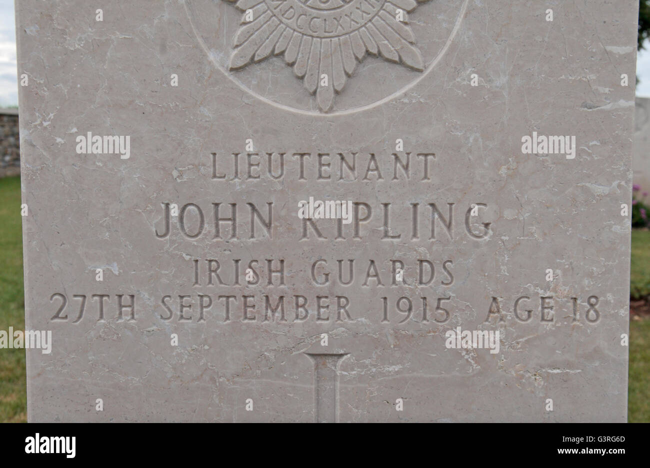 Tumba del Teniente John Kipling, hijo único de Rudyard Kipling, CWGC St  Marys Avanzada Estación vestidor cementerio, Haisnes, Francia Fotografía de  stock - Alamy