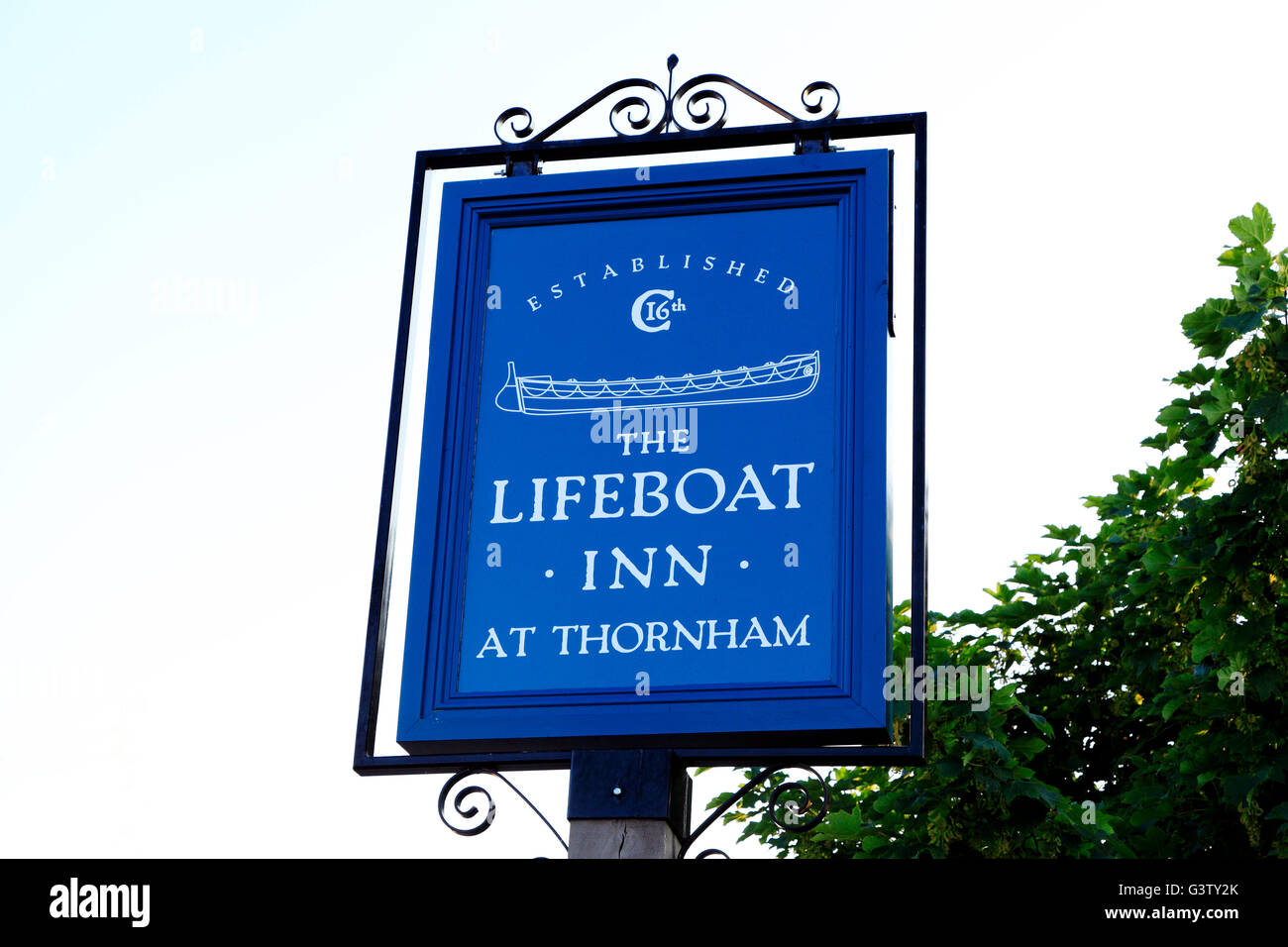 Bote Salvavidas Inn, Thornham, Pub signo, recién construido en 2016, Norfolk, Inglaterra Inglés signos pubs posadas Foto de stock