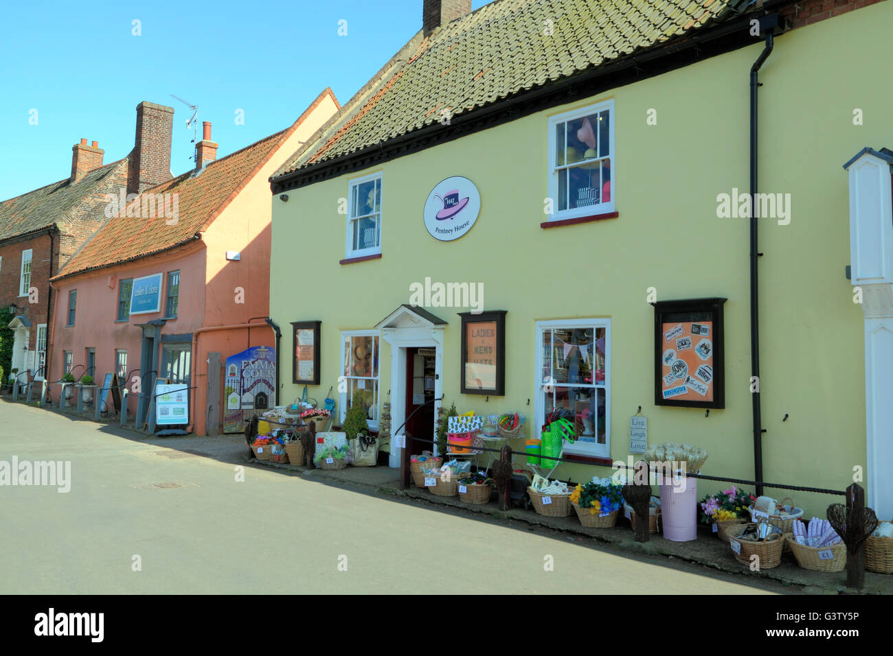 Burnham mercado, Casa Pentney Hat Shop, tiendas del siglo XVIII, Norfolk, Inglaterra village aldeas Foto de stock
