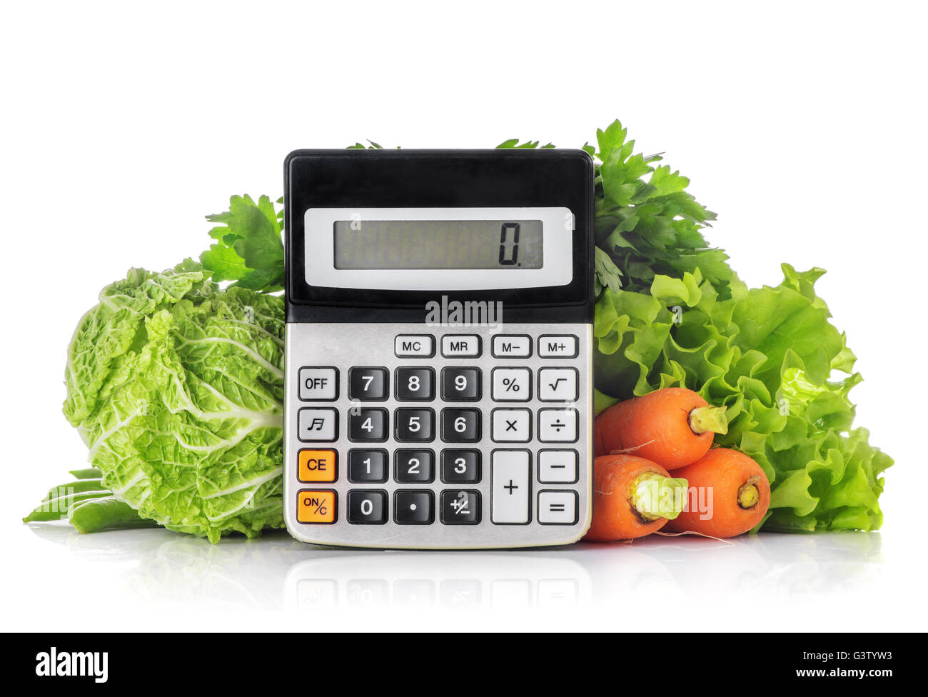 Las verduras verdes, calculadora aislado sobre un fondo blanco, el concepto  de calorías, pérdida de peso y dieta saludable Fotografía de stock - Alamy
