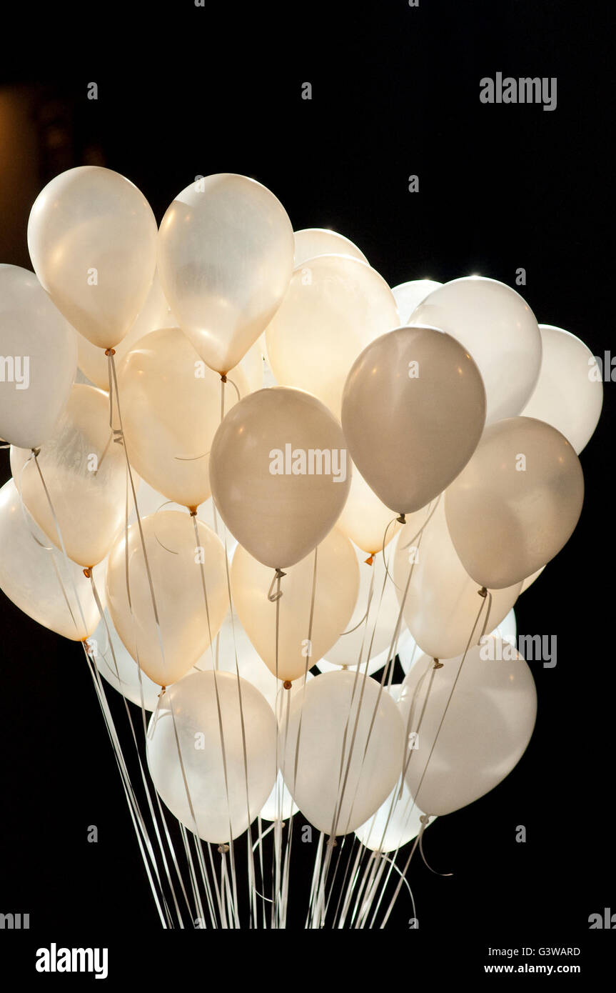 Globos blancos fotografías e imágenes de alta resolución - Alamy