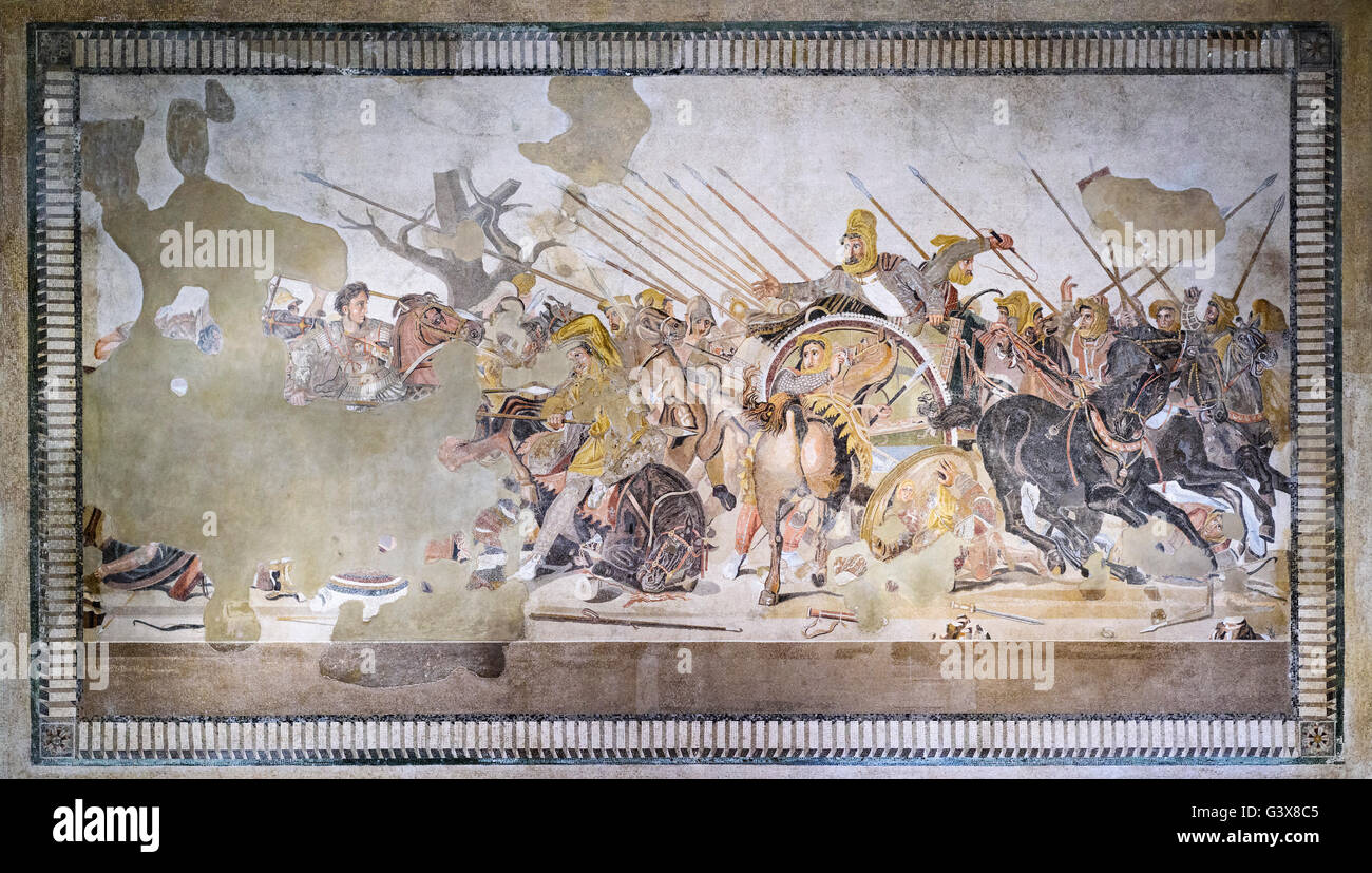 Nápoles. Italia. Alexander piso de mosaico de la Casa del Fauno en Pompeya (ca. 120 BC), muestra a Alejandro Magno (izquierda) ataque Foto de stock