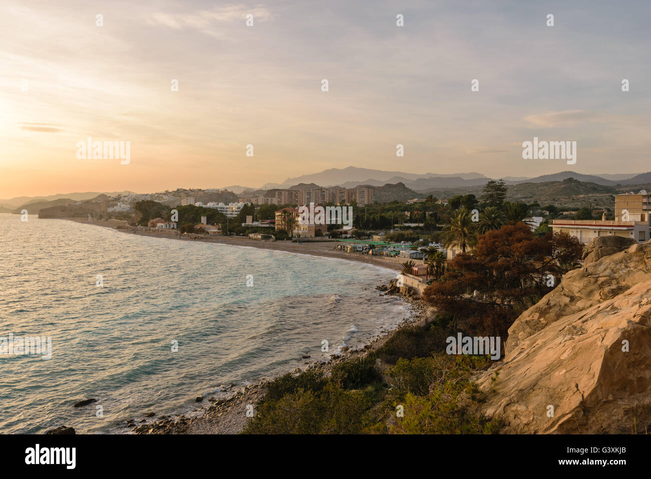 El paisaje litoral de la Costa Blanca, Villajoyosa, España Foto de stock