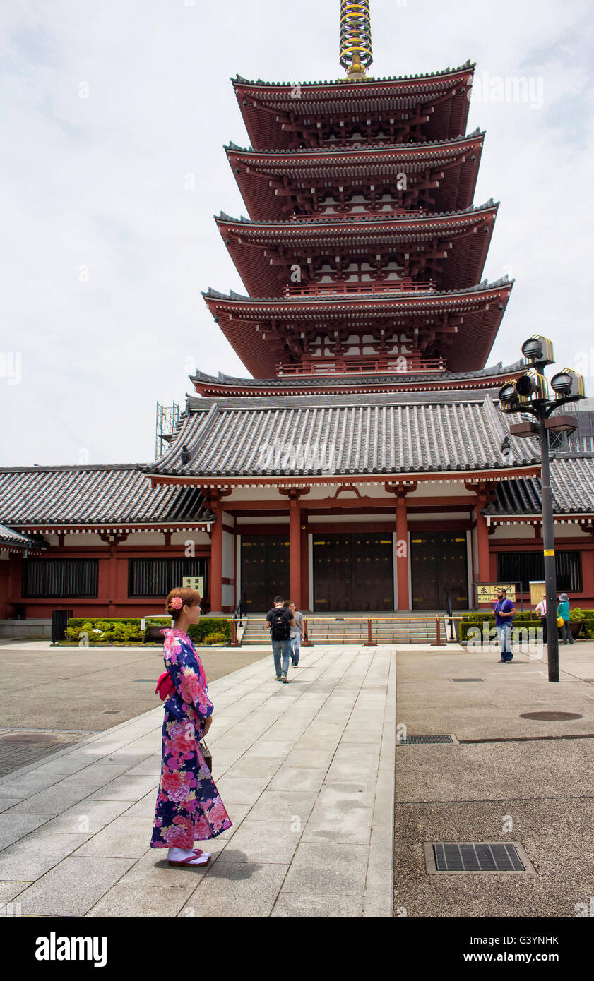 Japanese traditional outfit fotografías e imágenes de alta resolución -  Alamy