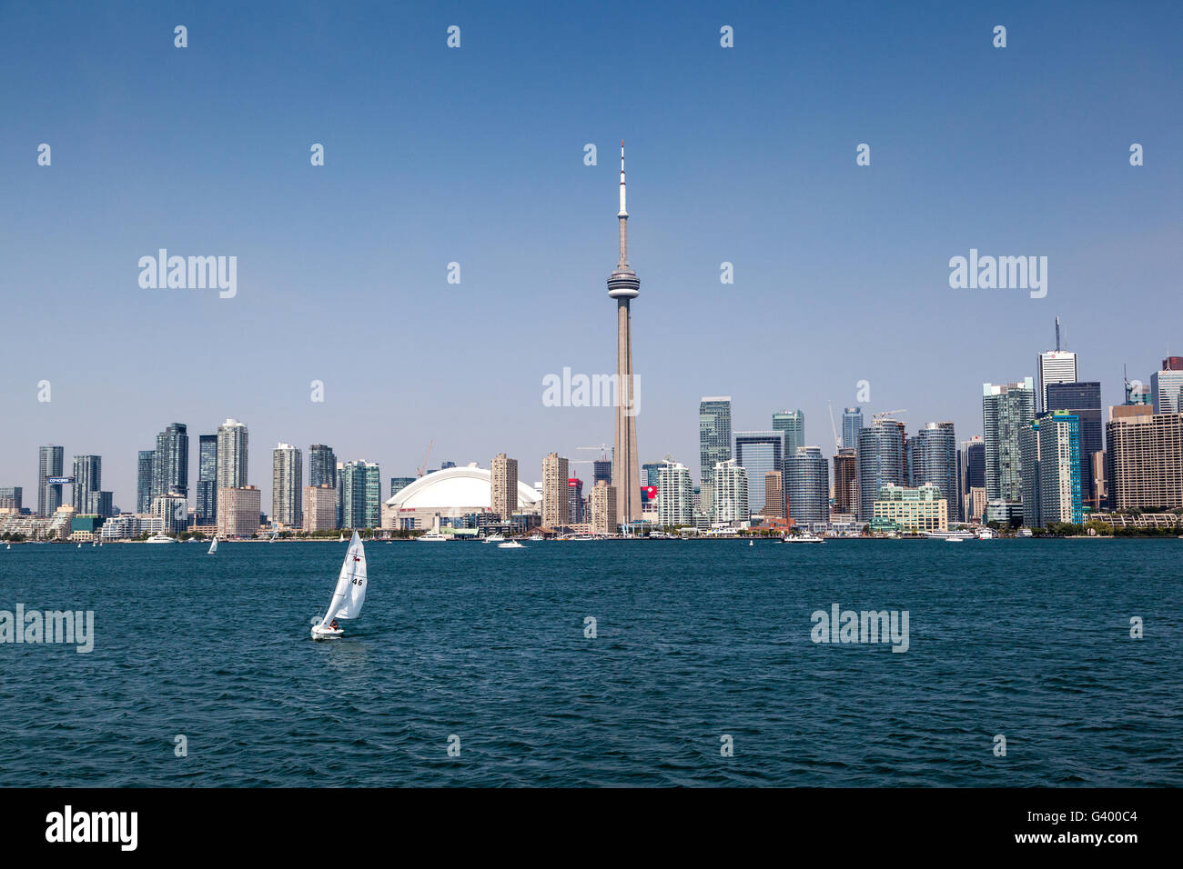 Toronto Downtown skyline como se ve desde el Lago Ontario. Foto de stock
