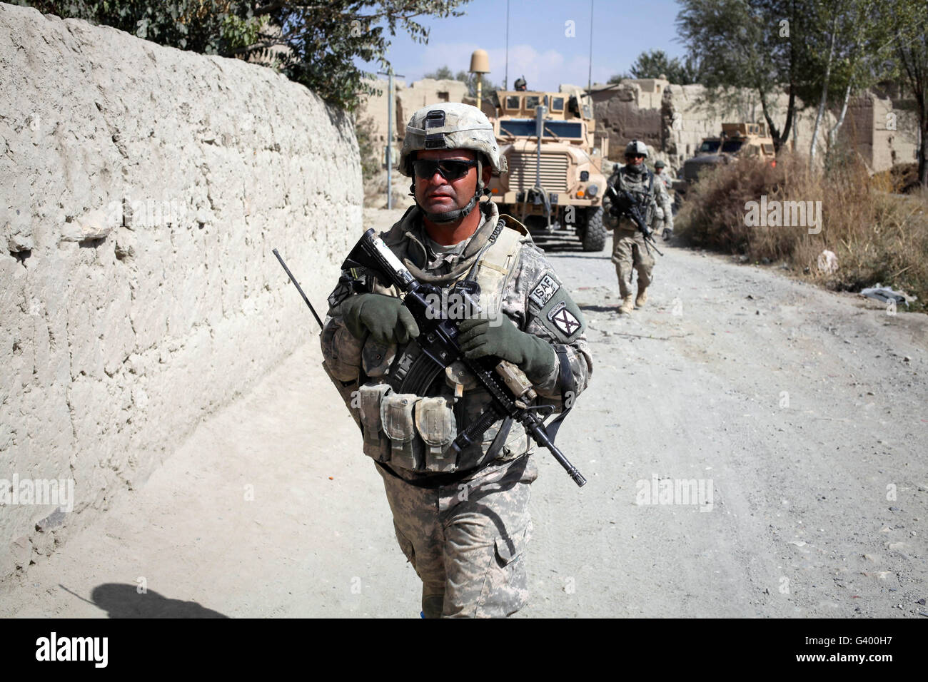 Soldados del ejército de Estados Unidos en una patrulla a pie en Afganistán. Foto de stock