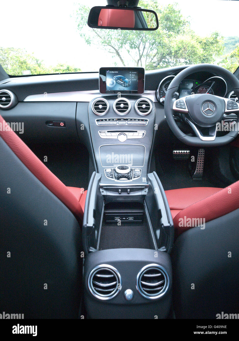 Hong Kong China Jan 4 16 Mercedes Benz C Class Coupe 16 Interior En Enero 4 De 16 En Hong Kong Fotografia De Stock Alamy