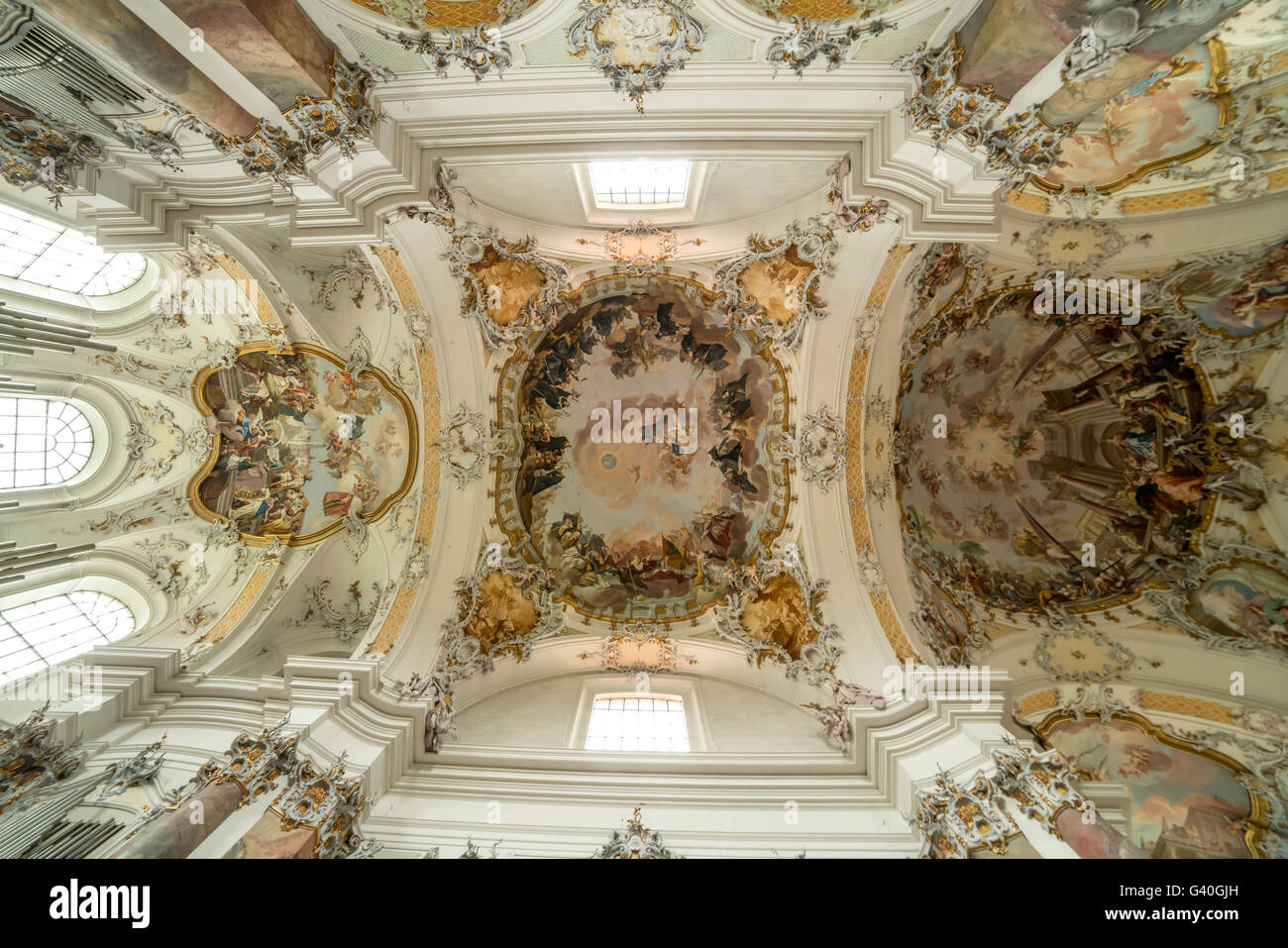 Fresco barroco en el techo de la Basílica, la abadía de Ottobeuren, Allgäu, Baviera, Alemania Foto de stock