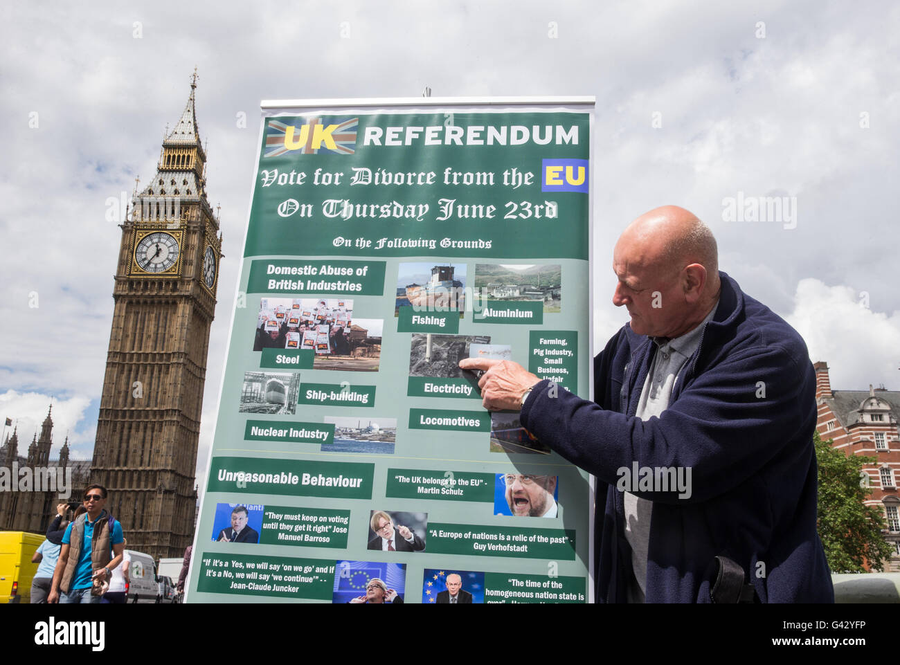 Los partidarios de la campaña "Vote dejar' en Westminster Bridge para salir de la UE el 23 de junio Foto de stock