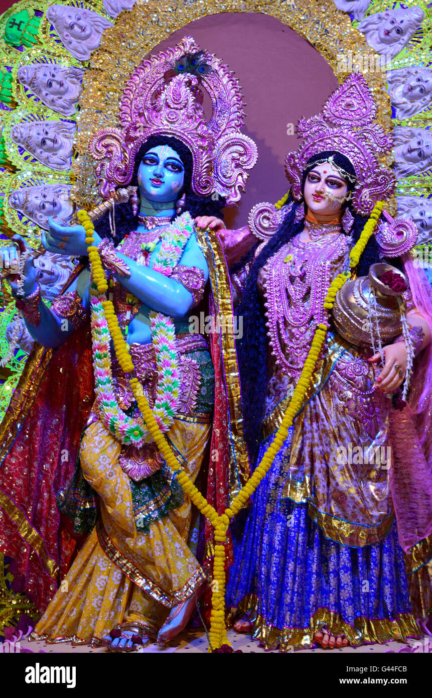 El Señor Krishna y Radha, Janmastami celebraciones, cumpleaños de Krishna, El Señor, Dios de amor, en Kolkata, Bengala Occidental, India Foto de stock