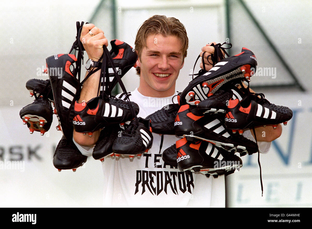 David Beckham - Oferta Adidas - Stockport. El futbolista de Manchester  United e Inglaterra David Beckham después de firmar un nuevo acuerdo con  las botas Adidas en su sede de Stockport Fotografía