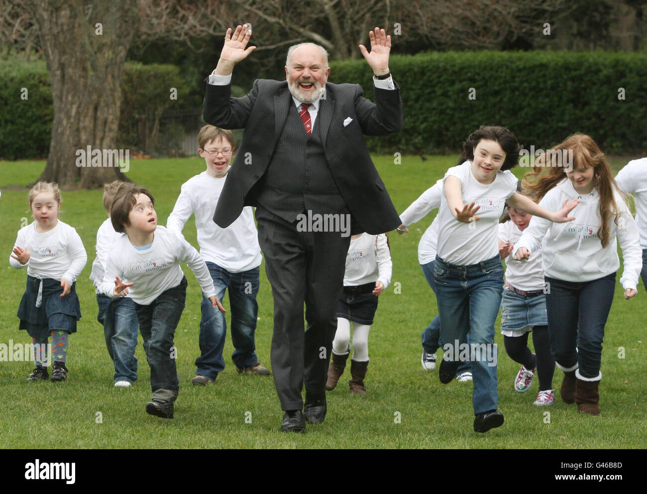 El Senador David Norris ayuda a lanzar la agencia Modelo I'm able 2 que representa a personas con síndrome de Down, lanzada para coincidir con el día Mundial del Síndrome de Down, en St Stephen's Green en Dublín. Foto de stock