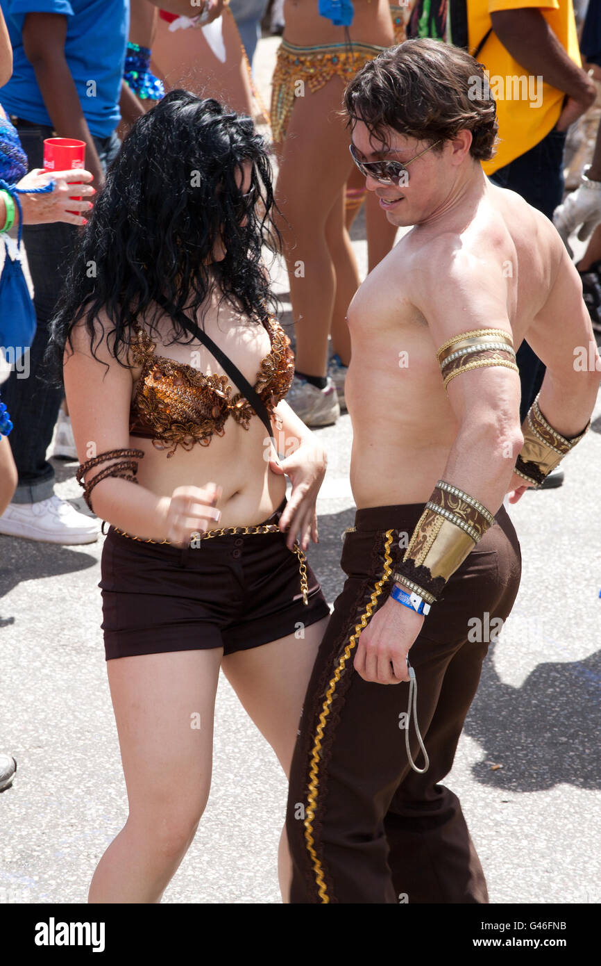 Los artistas intérpretes o ejecutantes en el desfile de carnaval anual