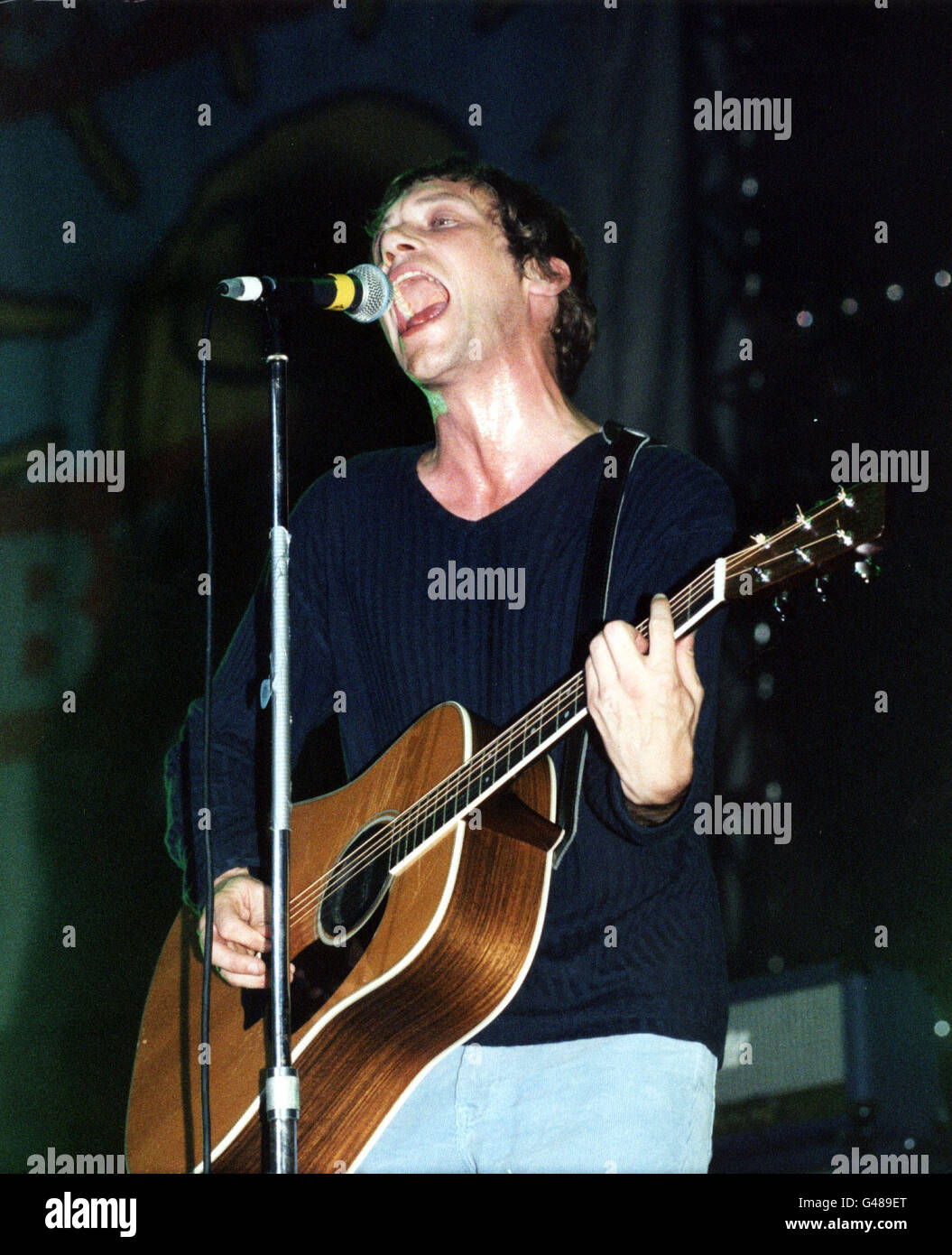 Gran universo perdonado moneda El cantante de Ocean Colour Scene, Simon Fowler, en el 96.4 FM Música BRMB  atasco Fotografía de stock - Alamy