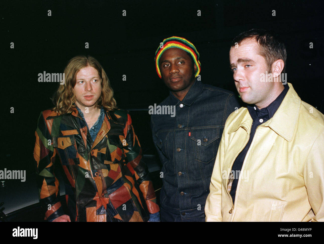 Los Brand New Heavies L A R Simon Bartholomew Guitarra Andrew Levy Bass Y Jan Bateria En El 96 4 Fm Musica Brmb Atasco Fotografia De Stock Alamy Los Brand New Heavies L A R Simon Bartholomew Guitarra Andrew Levy Bass Y Jan Bateria En El 96 4 Fm Musica Brmb Atasco Fotografia De Stock Alamy